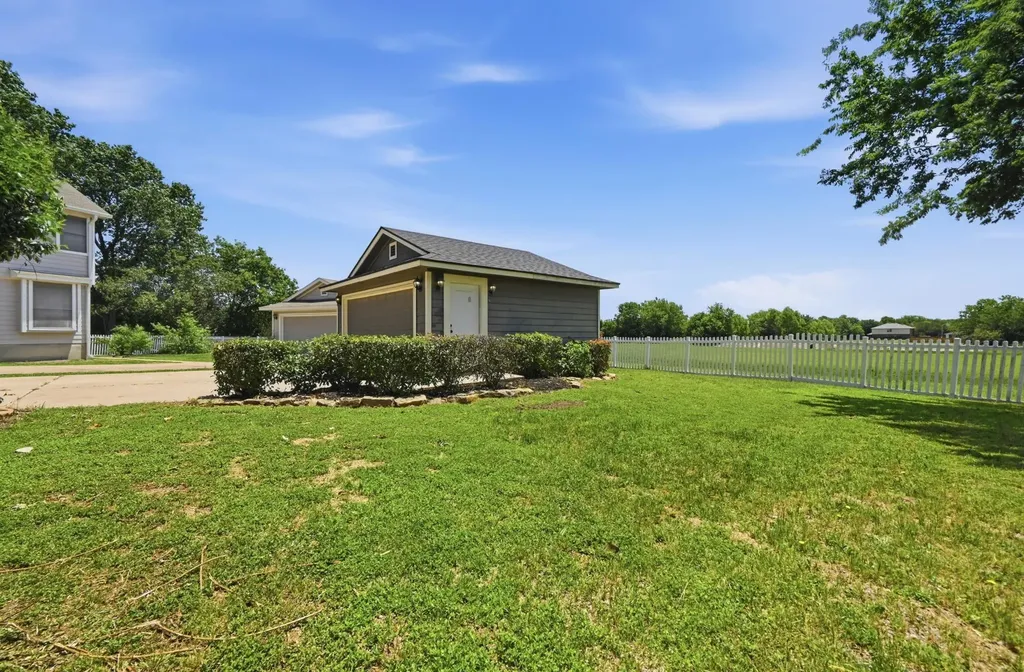 4584 Mather Kyle TX 78640