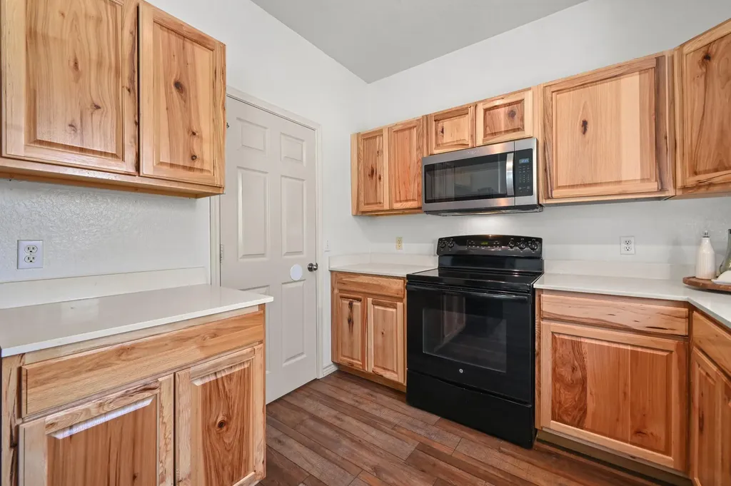 4584 Mather Kyle TX 78640