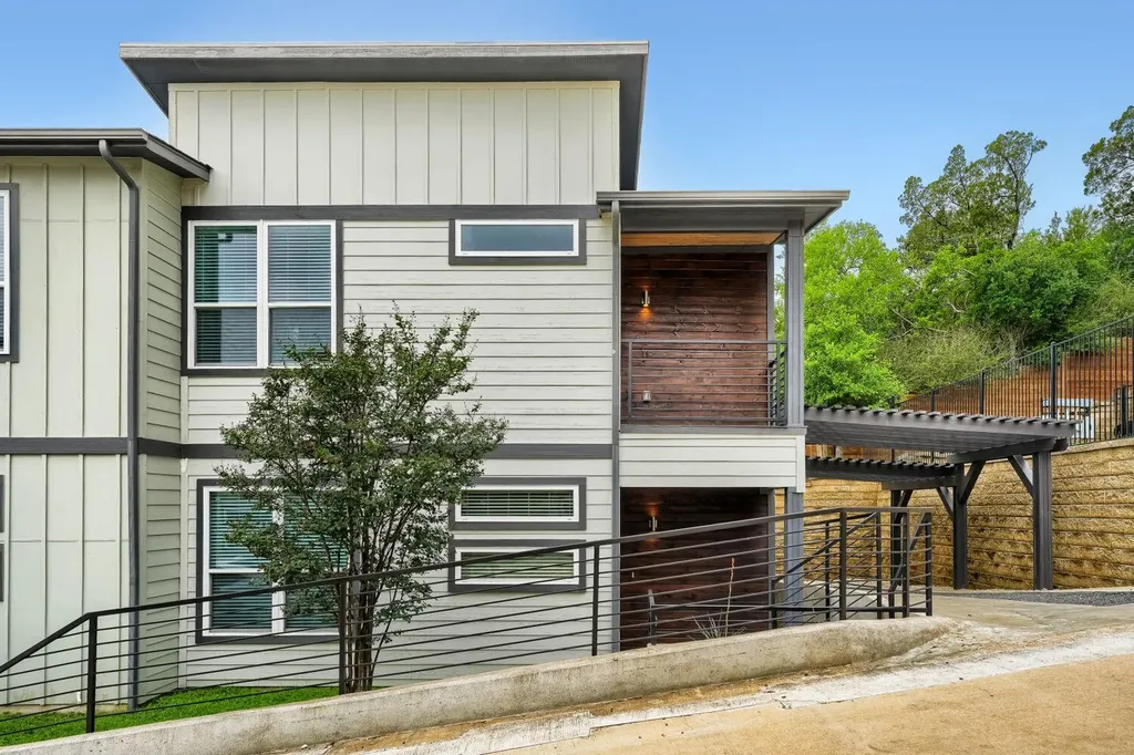 1126 Lott Avenue Austin TX 78721