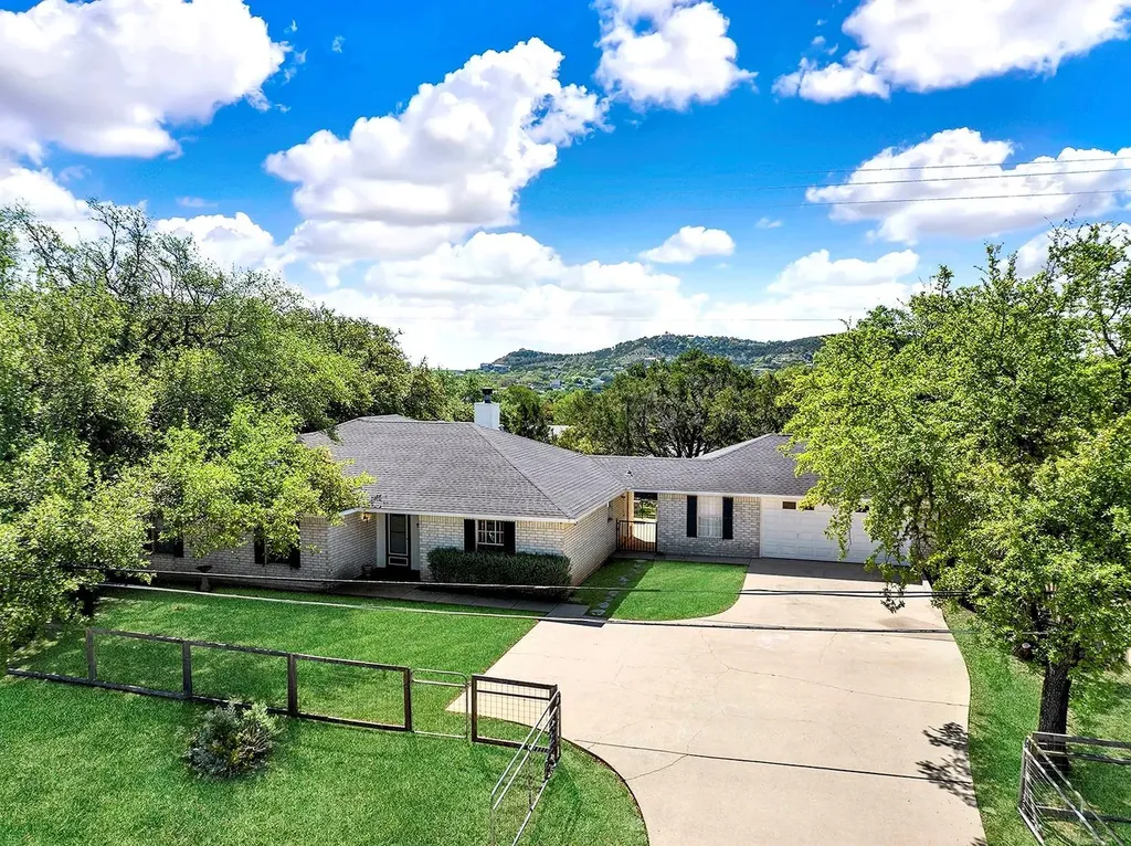 1106 Amanda Canyon Lake TX 78133