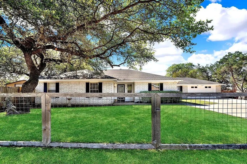 1106 Amanda Canyon Lake TX 78133