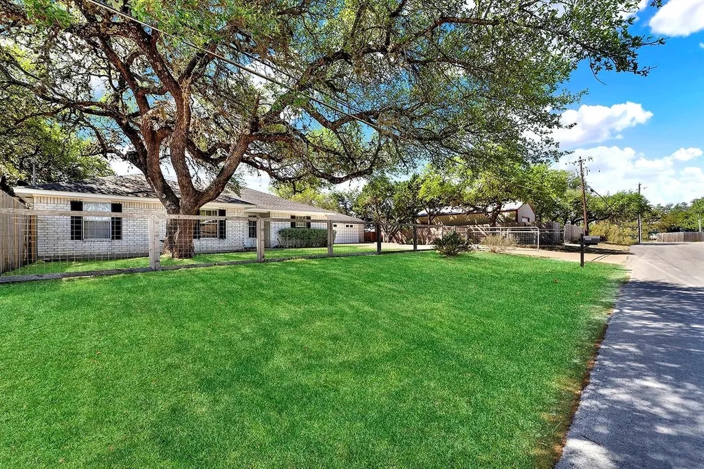 1106 Amanda Canyon Lake TX 78133