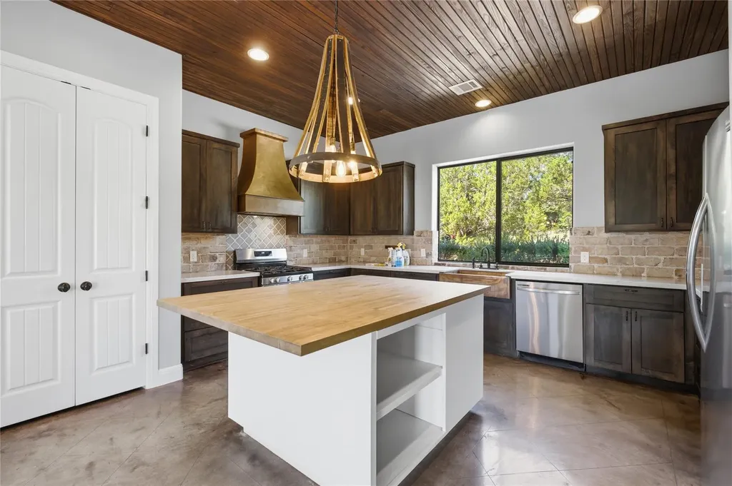 330 Gant Road Dripping Springs TX 78620