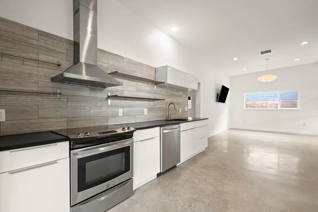 2103 E 14th Street Austin TX 78702