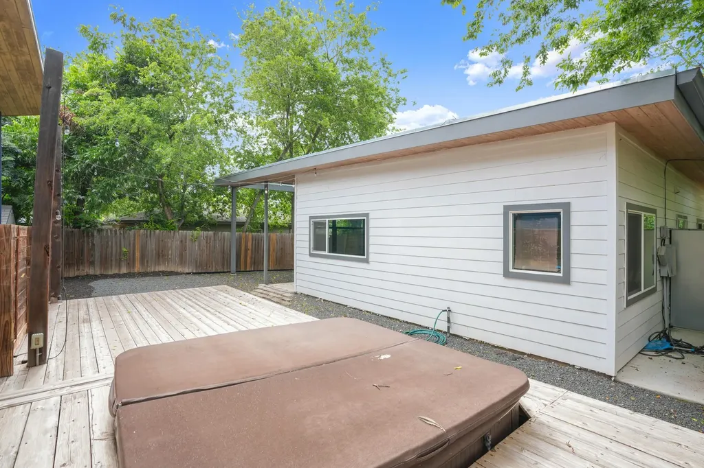 2103 E 14th Street Austin TX 78702