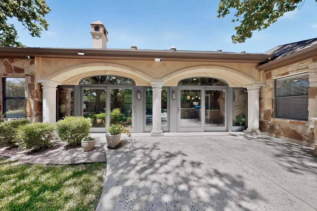 116 Roble Roja Drive Georgetown TX 78633