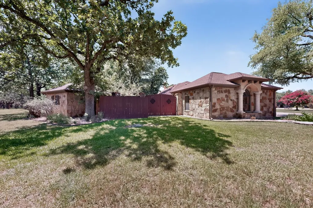 116 Roble Roja Drive Georgetown TX 78633