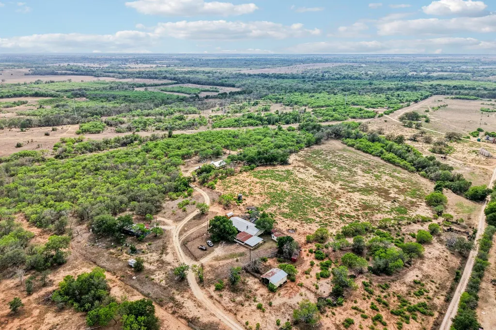 3200 Cattlemens Row Lockhart TX 78644