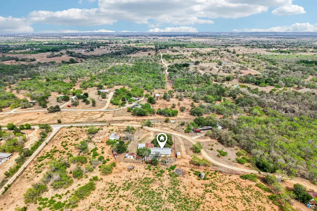 3200 Cattlemens Row Lockhart TX 78644