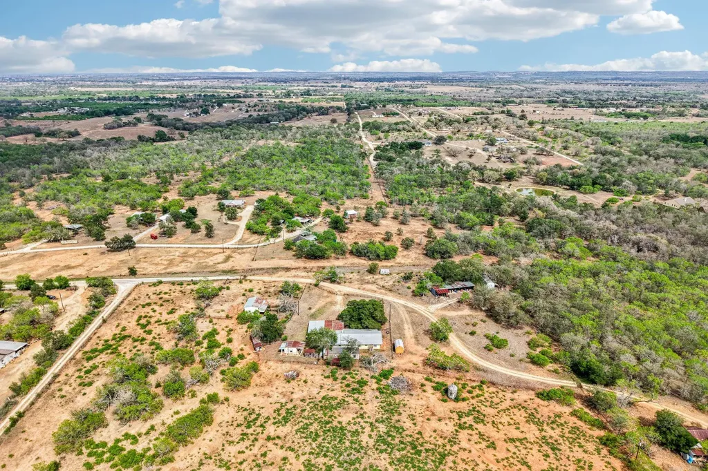3200 Cattlemens Row Lockhart TX 78644