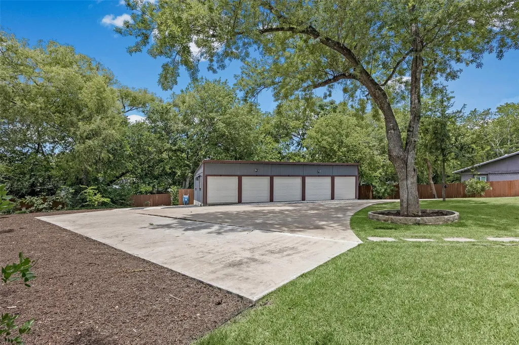 5106 Spruce Cove Austin TX 78744