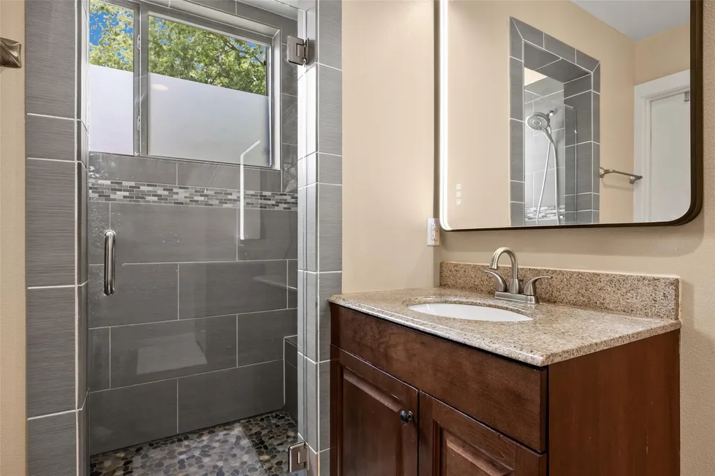 5106 Spruce Cove Austin TX 78744
