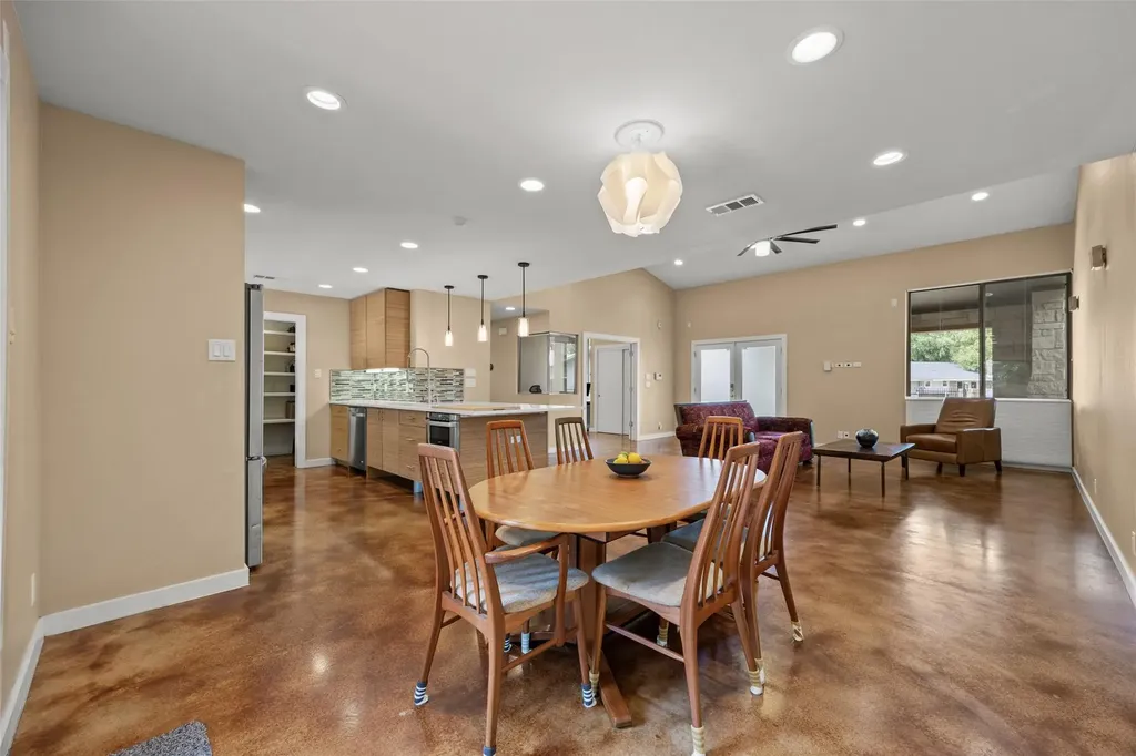 5106 Spruce Cove Austin TX 78744