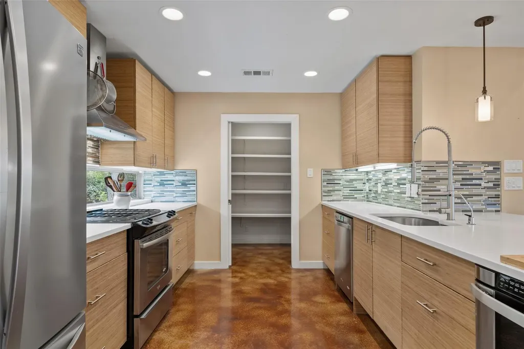 5106 Spruce Cove Austin TX 78744
