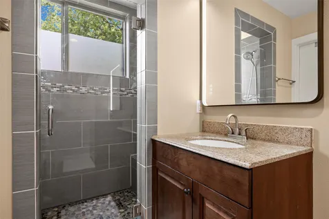 5106 Spruce Cove Austin TX 78744