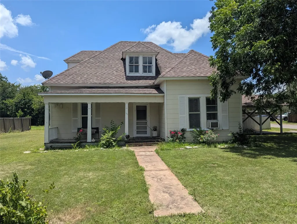 1319 Grace Street Taylor TX 76574