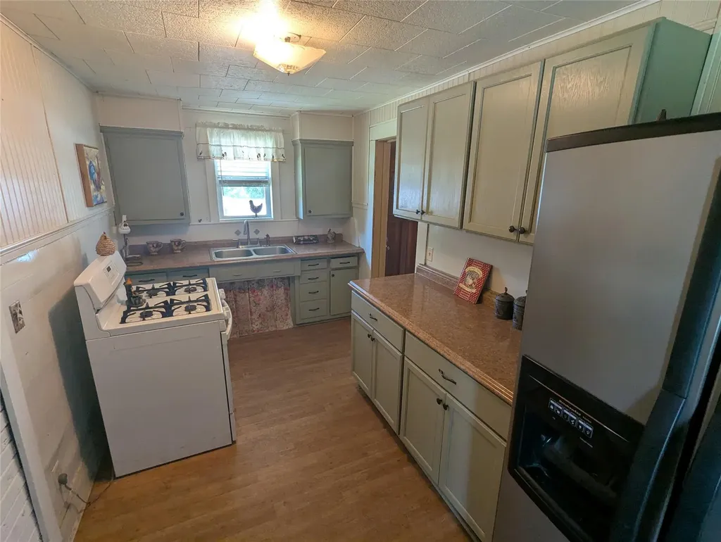 1319 Grace Street Taylor TX 76574