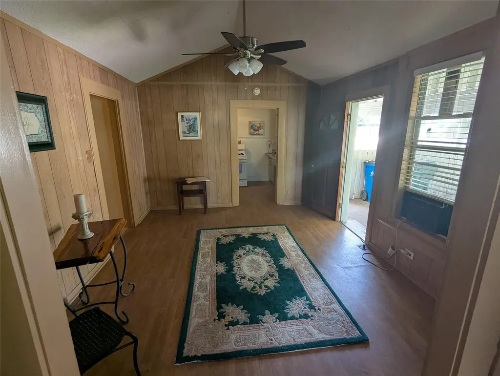 1319 Grace Street Taylor TX 76574