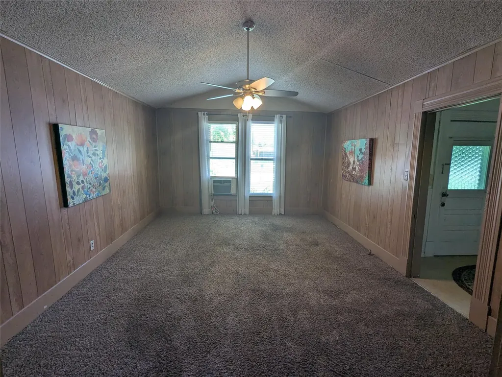 1319 Grace Street Taylor TX 76574