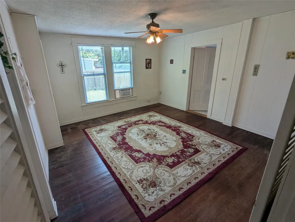 1319 Grace Street Taylor TX 76574