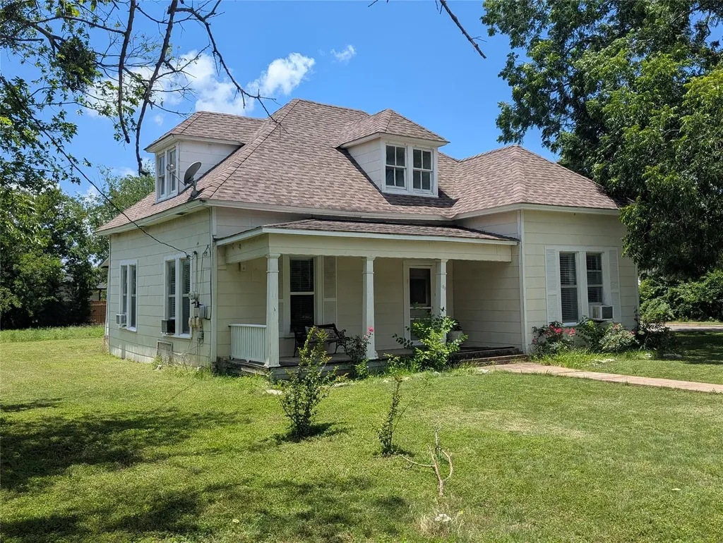 1319 Grace Street Taylor TX 76574