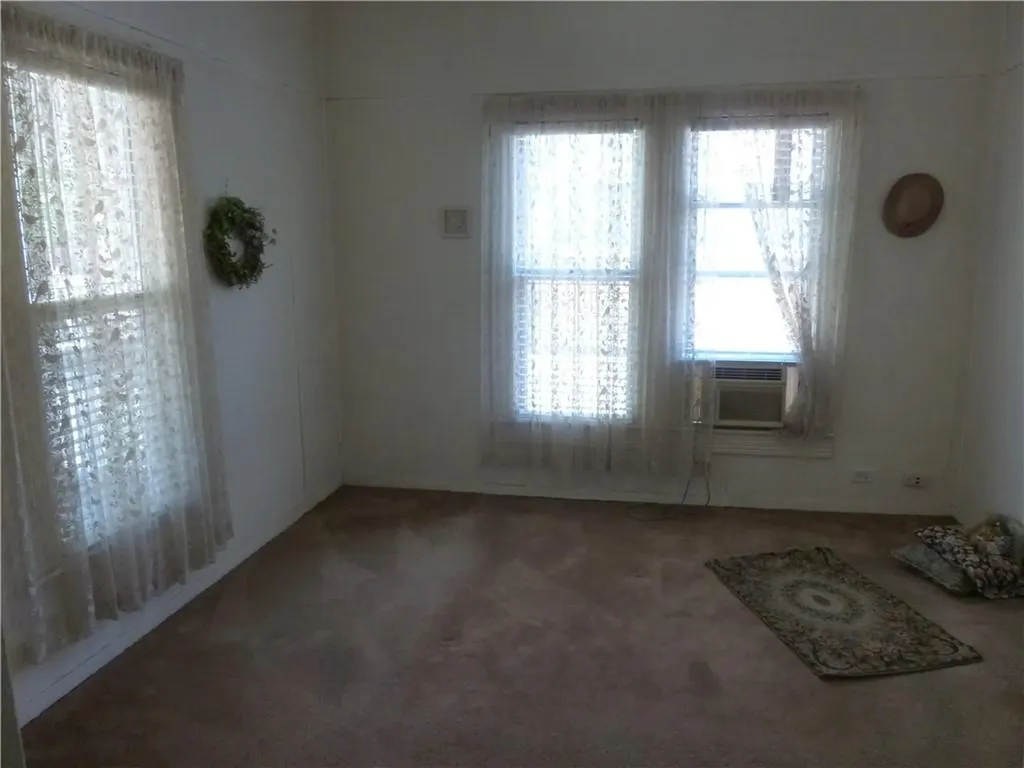 1319 Grace Street Taylor TX 76574