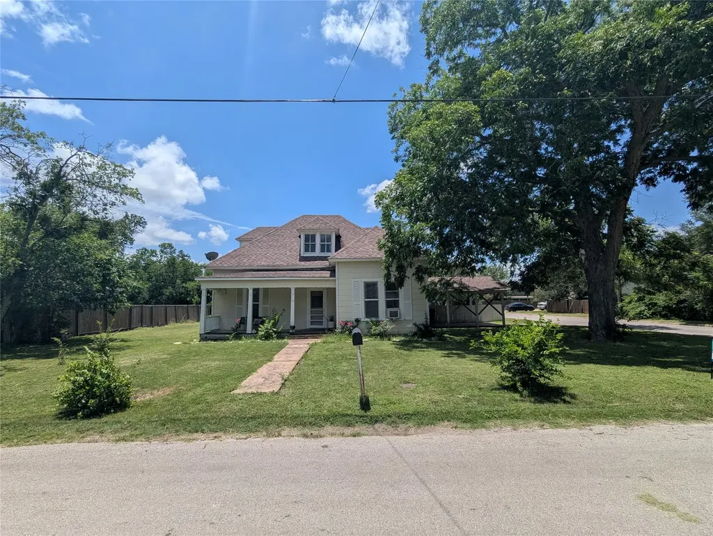 1319 Grace Street Taylor TX 76574