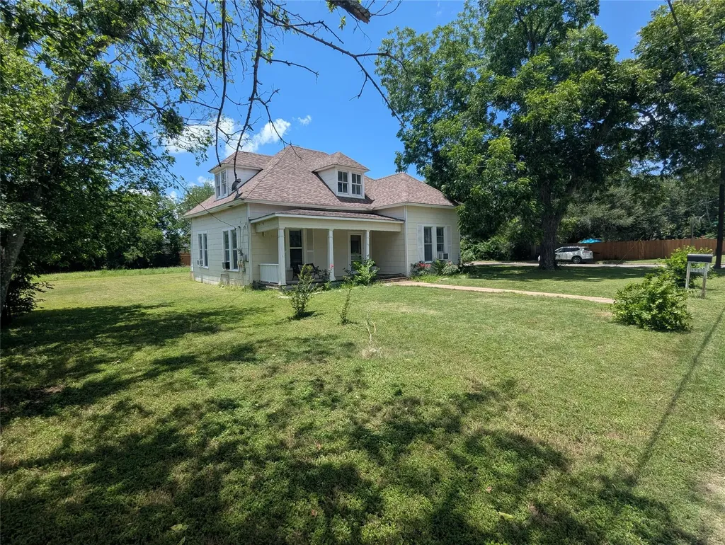 1319 Grace Street Taylor TX 76574