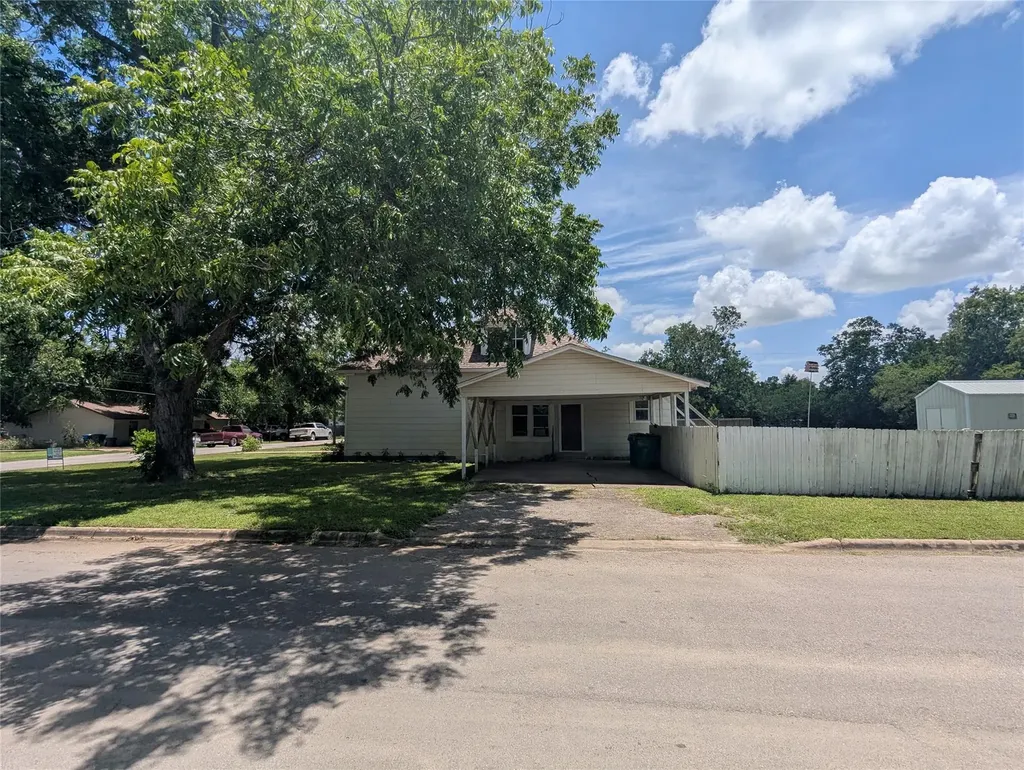 1319 Grace Street Taylor TX 76574