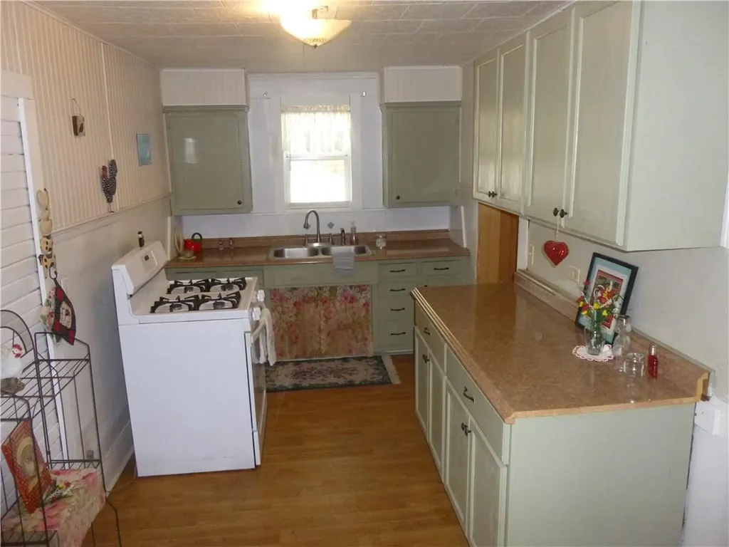 1319 Grace Street Taylor TX 76574