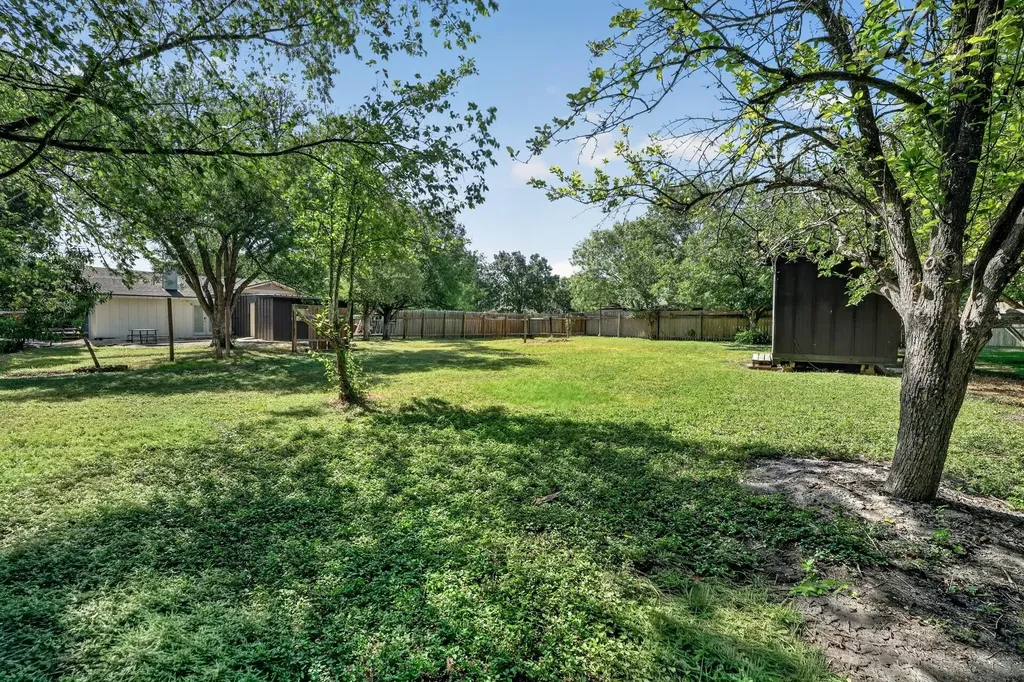404 Las Cruces Street Buda TX 78610