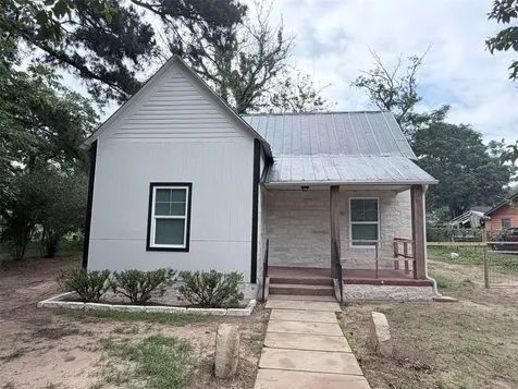 403 Taylor Street Smithville TX 78957
