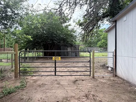 403 Taylor Street Smithville TX 78957