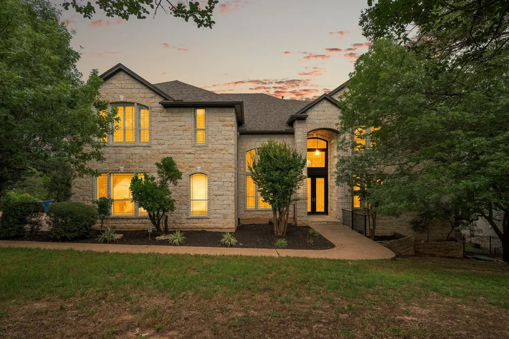 10105 Pickfair Drive Austin TX 78750