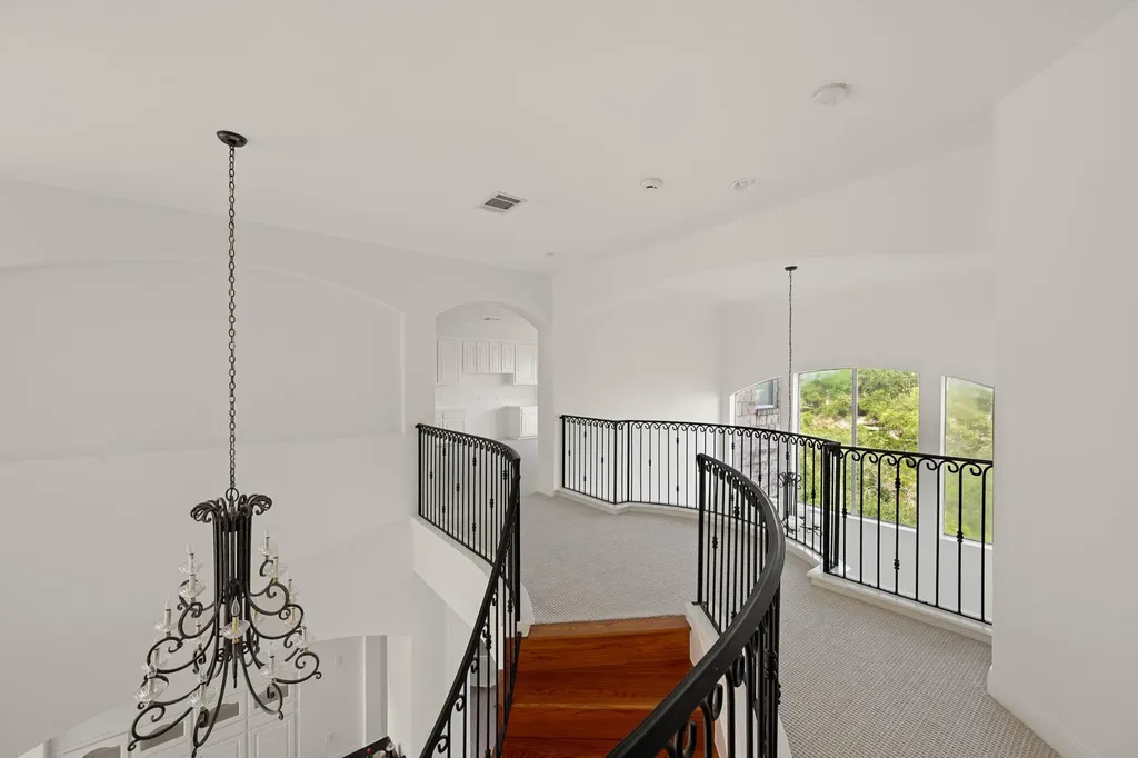 10105 Pickfair Drive Austin TX 78750