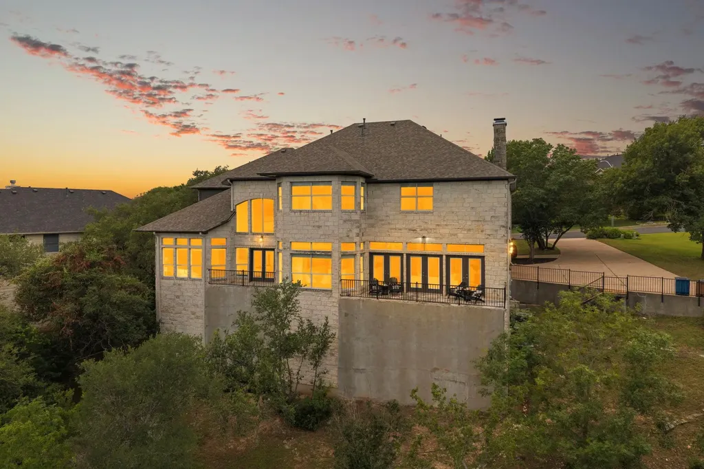10105 Pickfair Drive Austin TX 78750