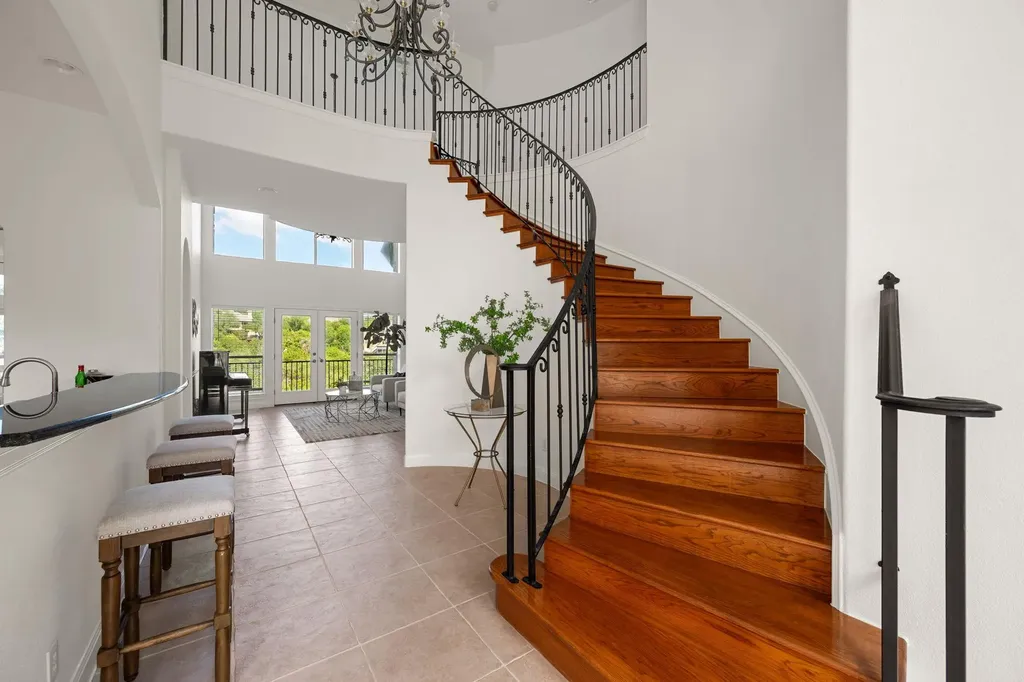 10105 Pickfair Drive Austin TX 78750