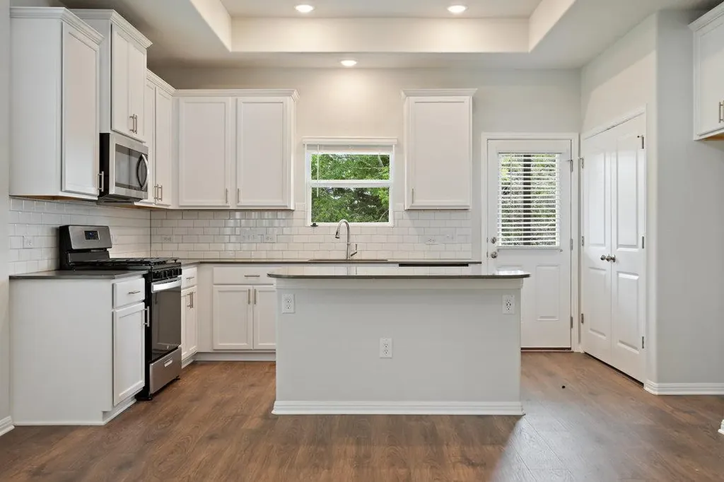 1504 Corsac Way Austin TX 78758