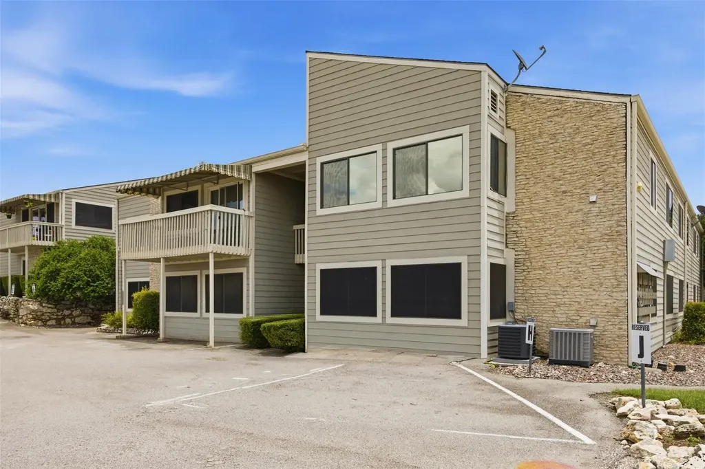5801 Thunderbird Street Lago Vista TX 78645