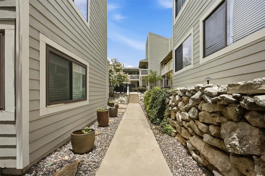 5801 Thunderbird Street Lago Vista TX 78645