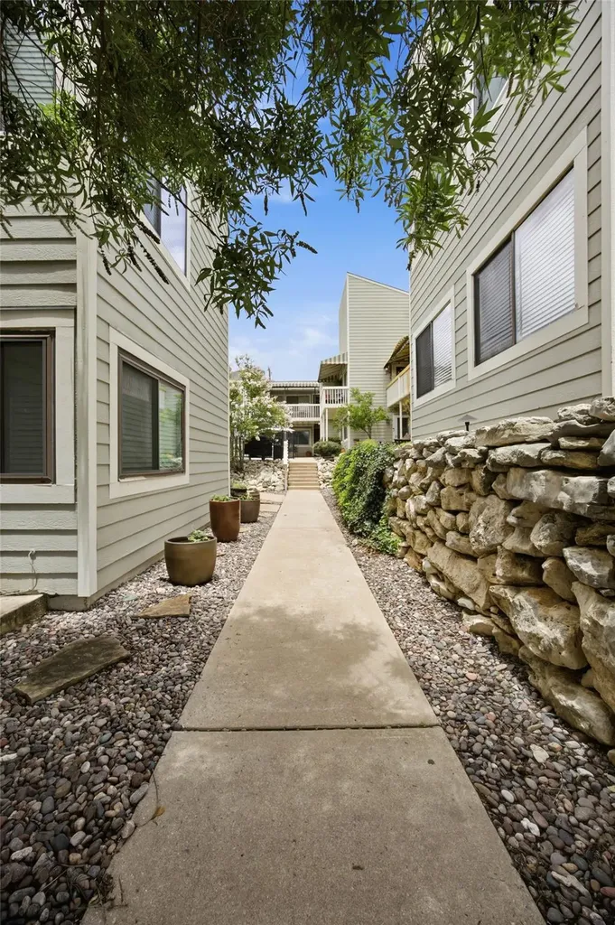 5801 Thunderbird Street Lago Vista TX 78645
