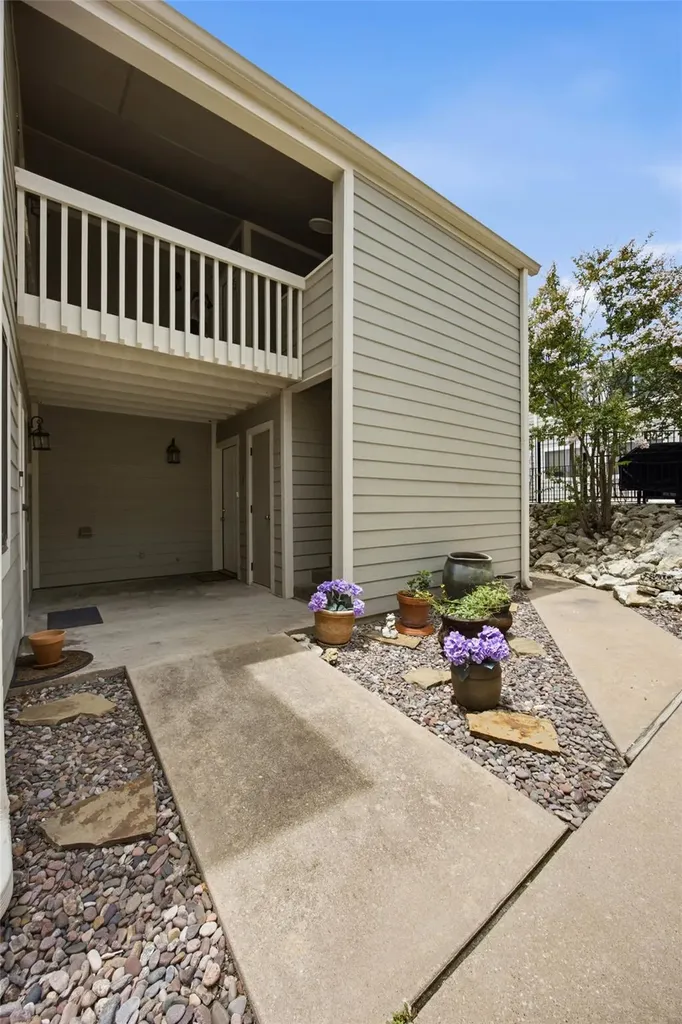 5801 Thunderbird Street Lago Vista TX 78645