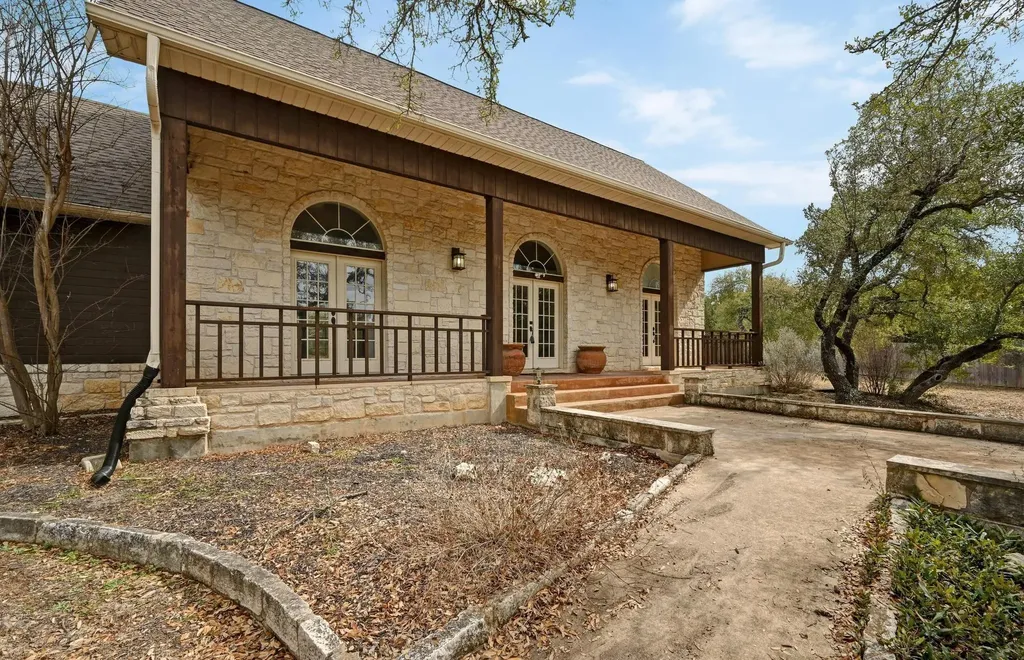 140 Barton Ranch Circle Dripping Springs TX 78620