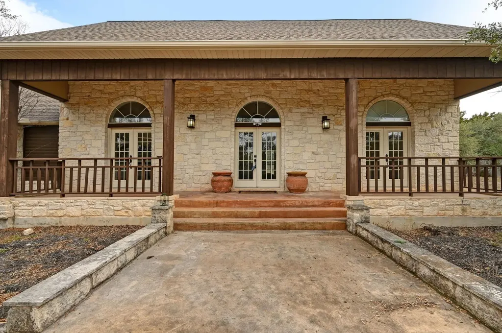 140 Barton Ranch Circle Dripping Springs TX 78620