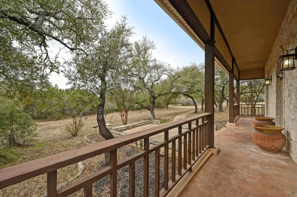 140 Barton Ranch Circle Dripping Springs TX 78620