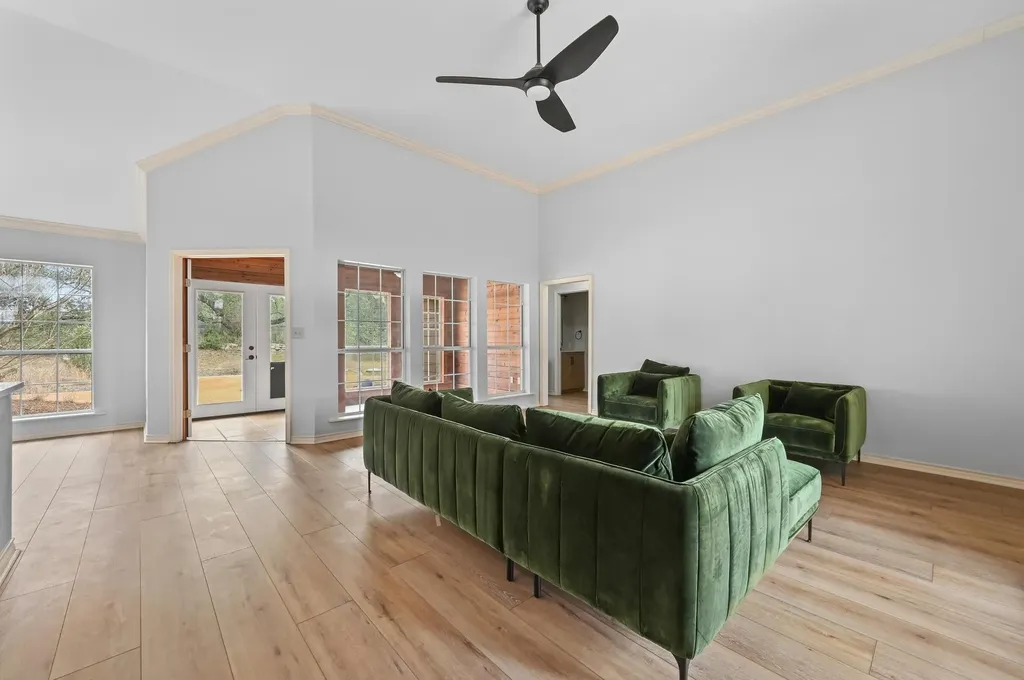 140 Barton Ranch Circle Dripping Springs TX 78620