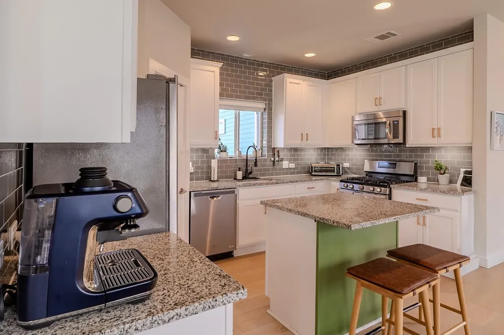 2012 Dinsdale Lane Austin TX 78741