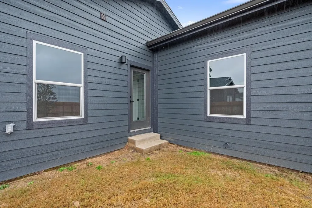 2027 Applewood Drive Lockhart TX 78644