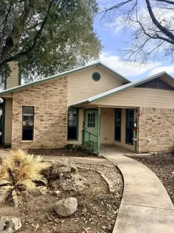 728 W San Antonio Street Lockhart TX 78644