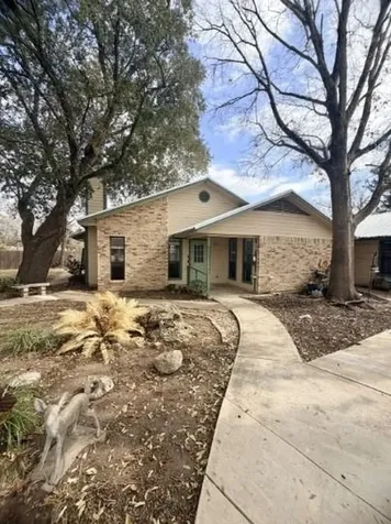 728 W San Antonio Street Lockhart TX 78644